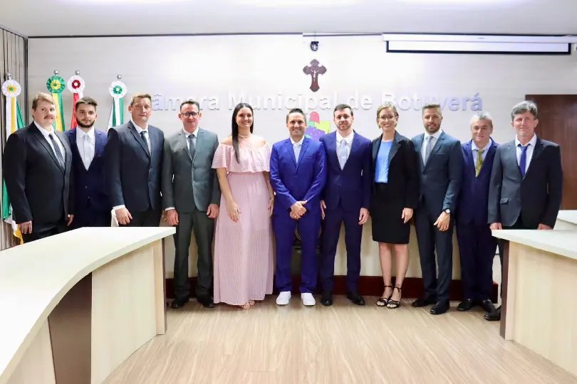 (VÍDEO) Victor Wietcowsky é empossado prefeito de Botuverá