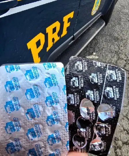 PRF apreende cartelas de rebites com caminhoneiro