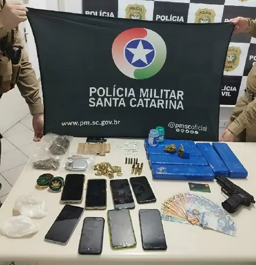 PM prende sete pessoas e apreende drogas durante festa