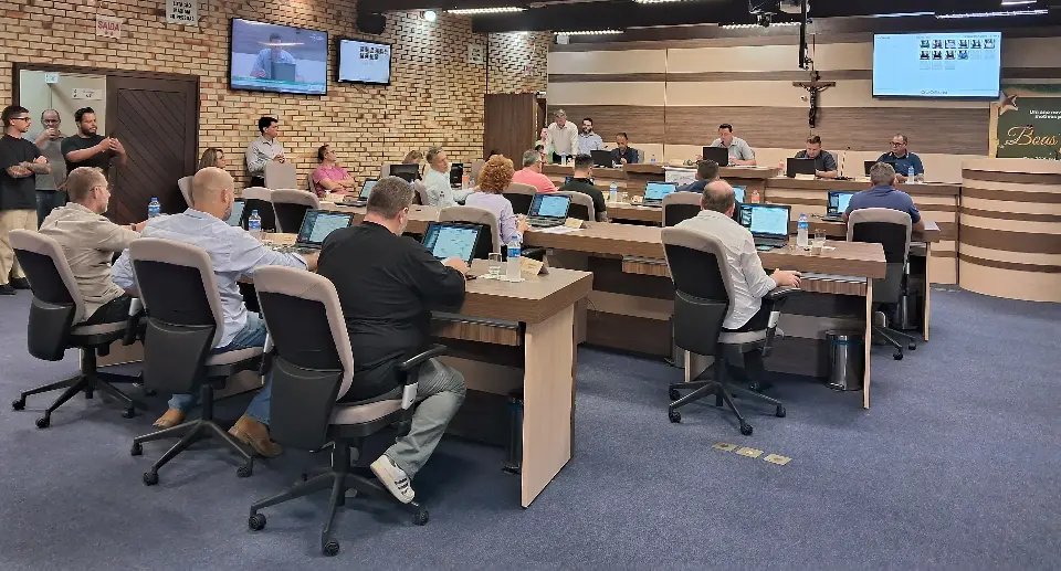 (VÍDEO) Reforma administrativa de Brusque: Câmara aprova por 13 votos a 1