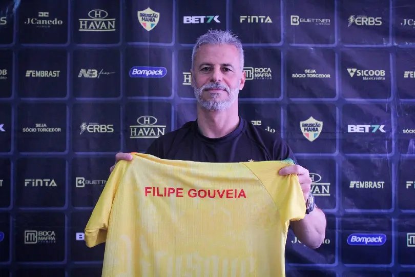 Português Filipe Gouveia assume comando do Brusque com foco em adaptação e trabalho coletivo