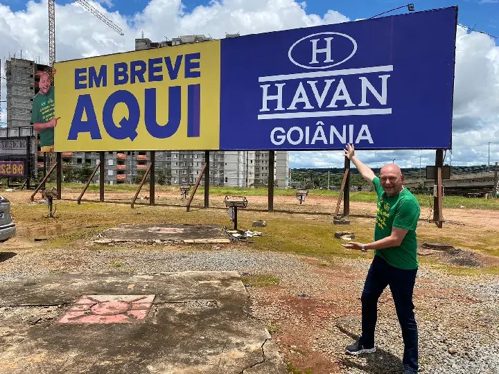 Mais de 20 cidades em 12 estados: empresário Luciano Hang encerra viagem de expansão