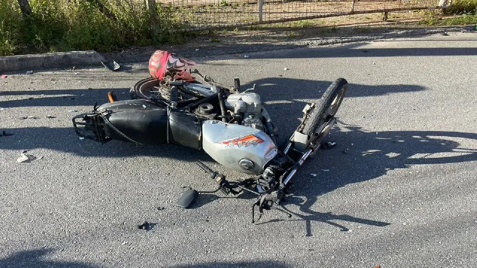 (VÍDEO) Motociclista é levado ao hospital após acidente no Santa Terezinha