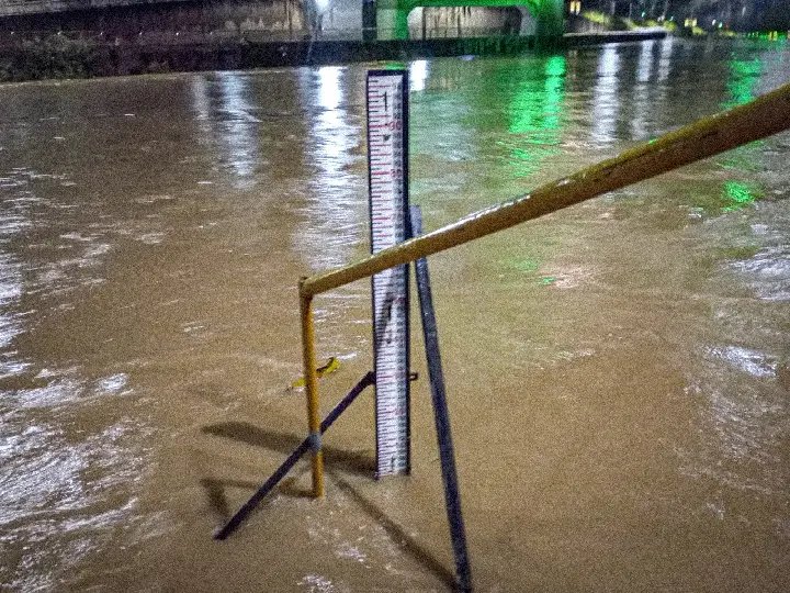 Volume de água no Rio Itajaí-Mirim deve chegar aos 5,10 metros