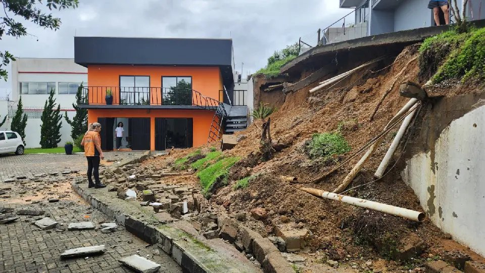 (ÁUDIO) Coordenador da Defesa Civil atualiza informações sobre ocorrências em Brusque