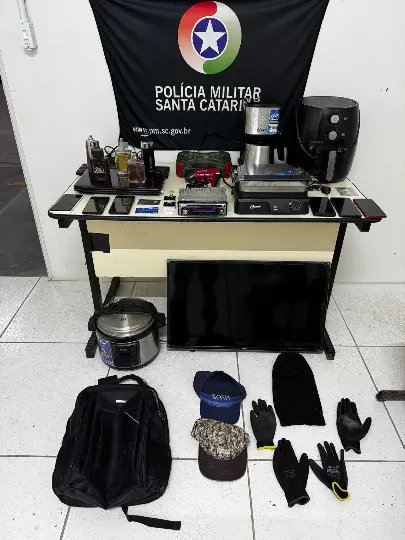 Casa é assaltada e PM recupera os produtos roubados