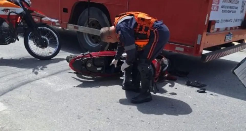 Jovem de 17 anos morre em colisão com caminhão
