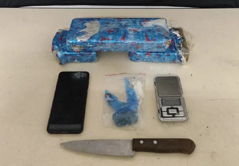 Homem é preso com maconha e alega que vendia drogas para se sustentar