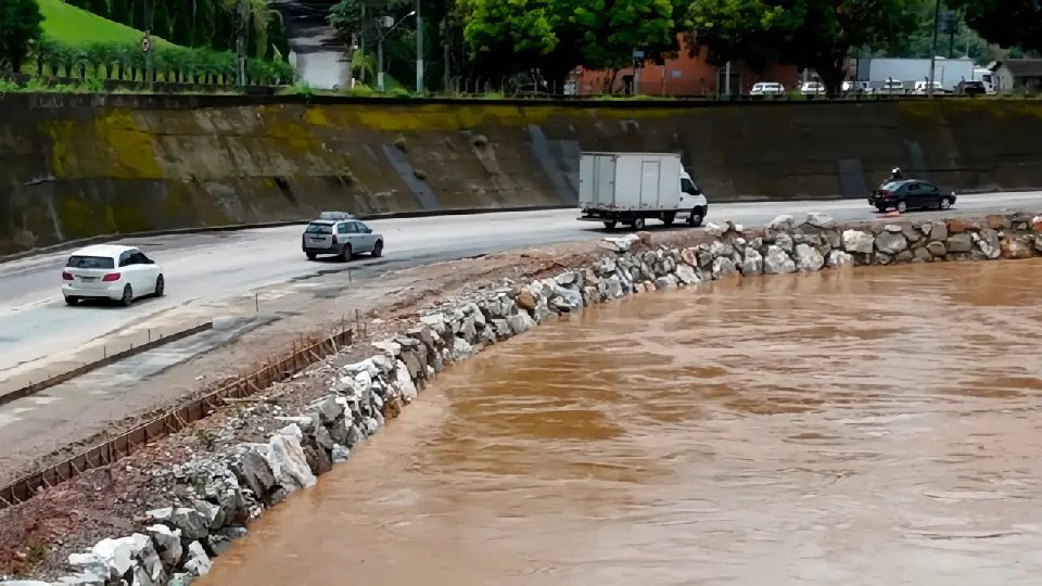 Obras de enrocamento passam no teste e protegem margens da Beira Rio durante as chuvas