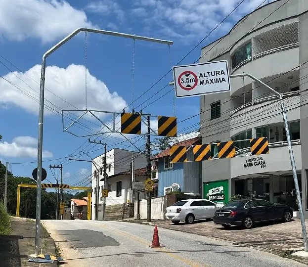Limitador de altura na Gustavo Halfpap é derrubada mais uma vez