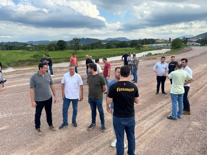 Prefeito e vice detalham andamento da Ponte do Rio Branco para o Legislativo