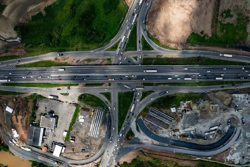 Governador acompanha o andamento das obras do trevo Antônio Heil