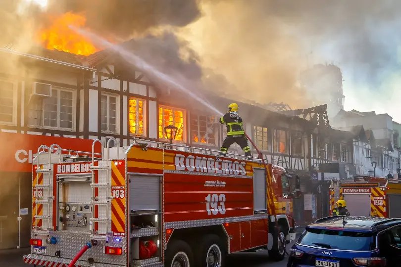 Bombeiros utilizaram cerca 250 mil litros de água para combater incêndio