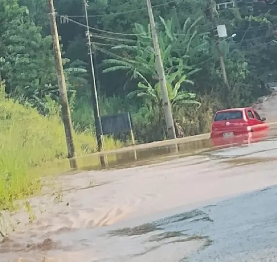 (VÍDEO) Ruas alagadas em Botuverá: prefeito lamenta problema na tubulação