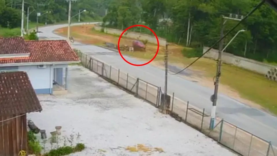 (VÍDEO) Imagens mostram momento de acidente com morte em Guabiruba