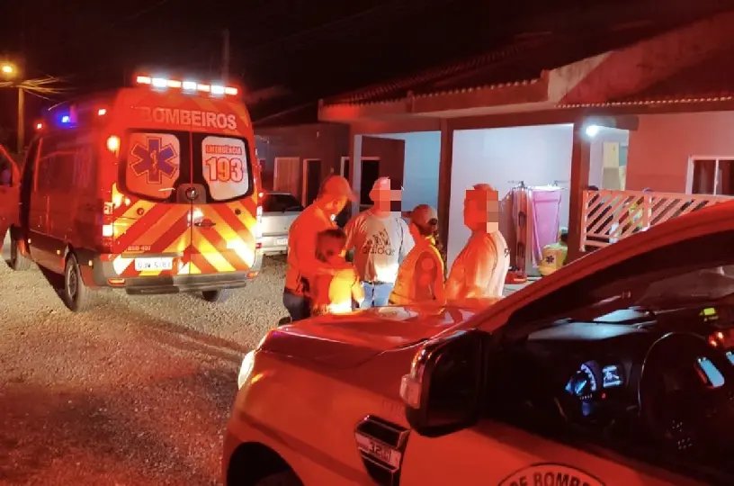 Briga entre vizinhos termina com duas mulheres feridas e criança atropelada