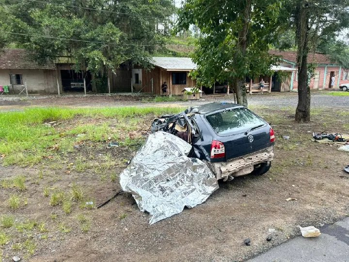 Três pessoas morrem e uma fica gravemente ferida em acidente na BR-470
