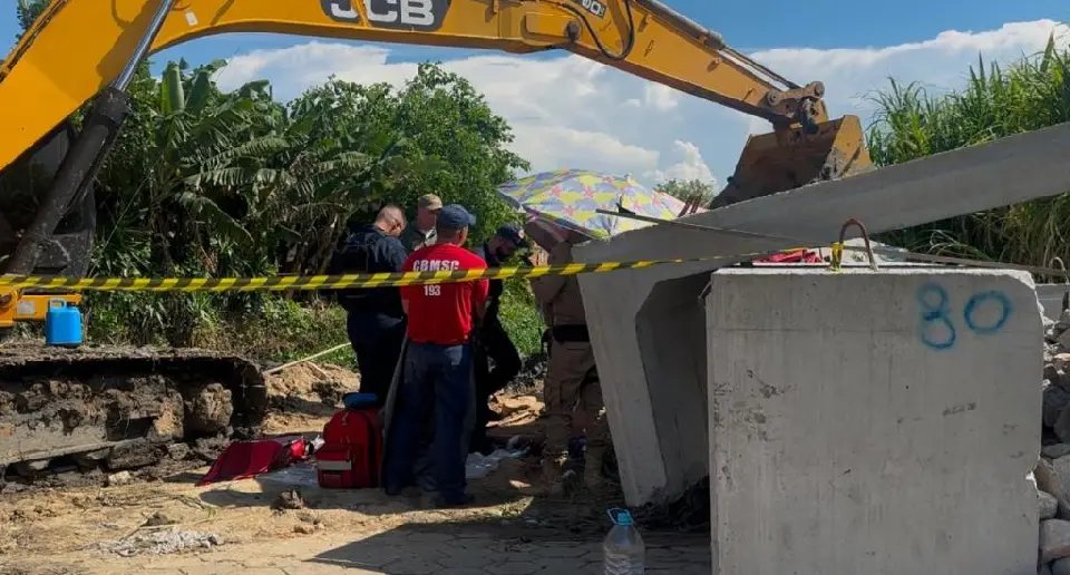 Homem morre após ser atingido por bloco de concreto em obra