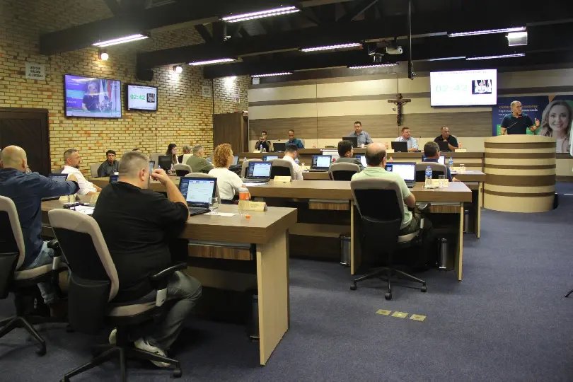 (VÍDEO) Câmara de Brusque discute trânsito e limpeza urbana