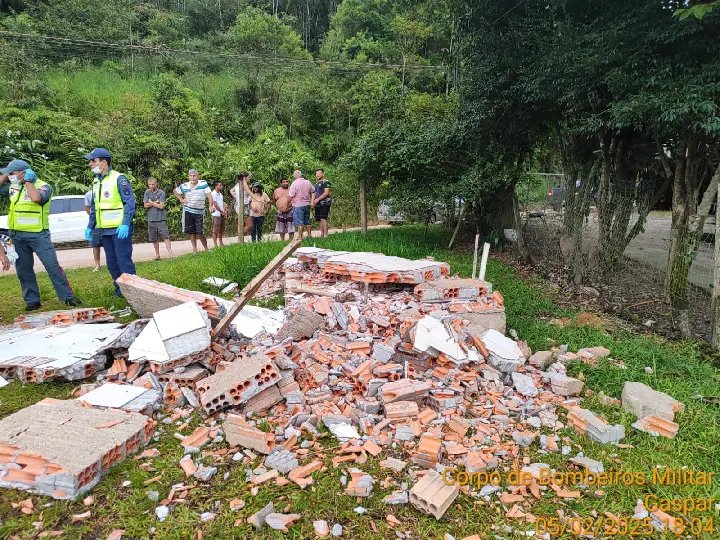 Idoso morre após parede desabar sobre ele durante demolição em Gaspar