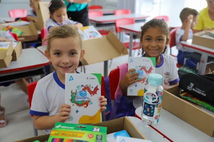 Guabiruba distribui 5 mil kits escolares para início do ano letivo