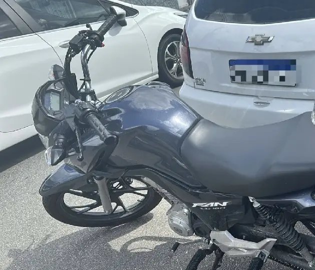Guarda de Trânsito de Brusque aborda motos sem retrovisores