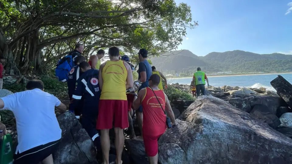 Turista salva vítima de afogamento na Ilha do Pirata, em Itapema