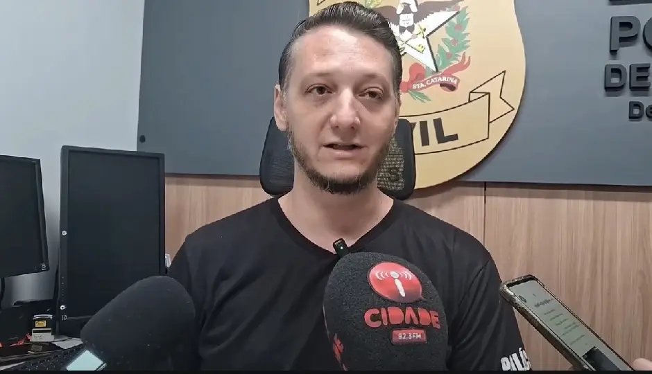 (VÍDEO) Delegado sobre crime chocante em Brusque: "Ele tentou exterminar a família inteira'"