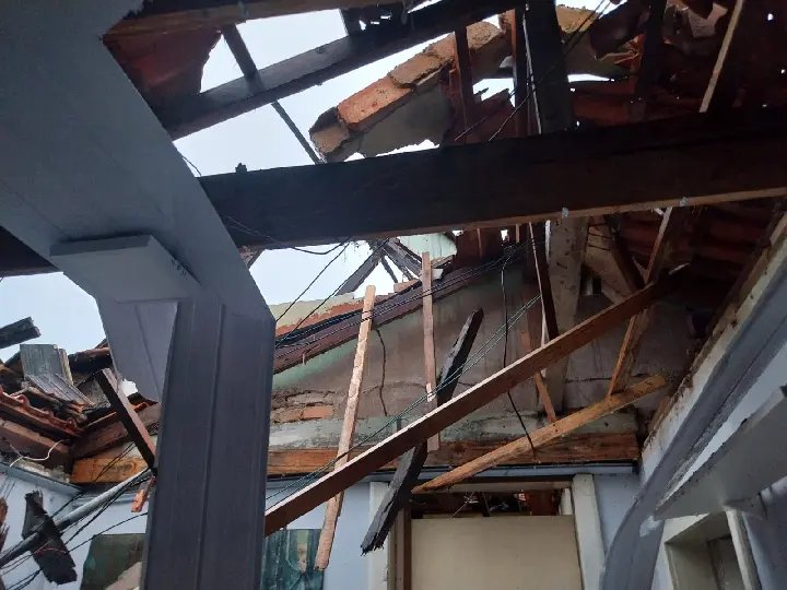 Tempestade causa estragos em Brusque e deixa 12 desalojados