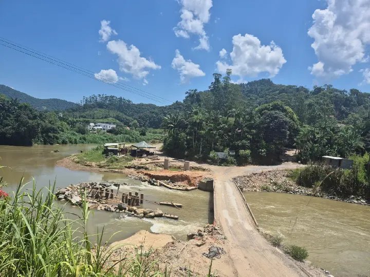 Prefeitura de Botuverá fiscaliza obra da nova ponte da Rua Henrique Vanelli