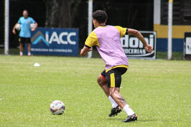 Quadricolor realiza último treino antes do jogo deste domingo