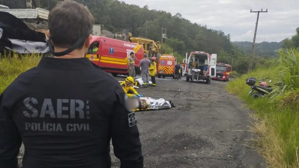 Explosão de tanque de asfalto deixa um morto e vários feridos em SC