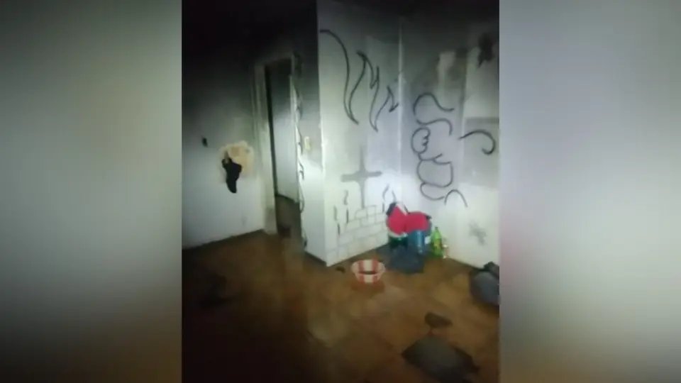 Corpo de morador de rua é encontrado esfaqueado e em estado de decomposição