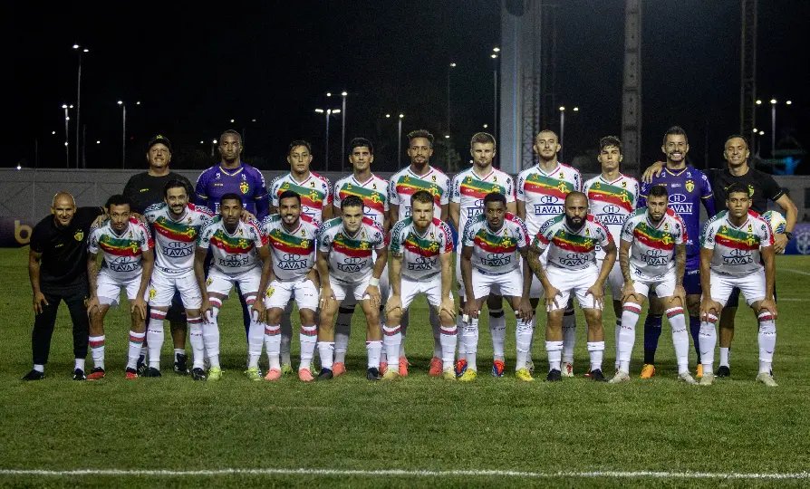 Jogadores do Brusque recusam treino e concentração em protesto por salários atrasados
