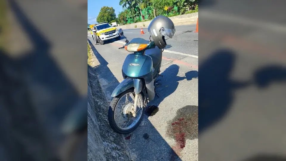 Acidente na rodovia Antônio Heil deixa idoso ferido