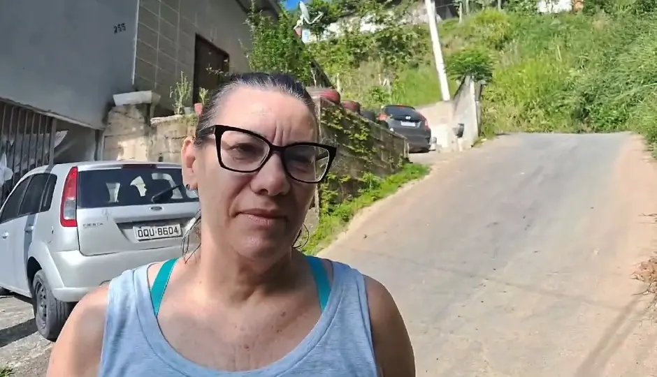(VÍDEO) Desbarrancamento preocupa moradores da rua PM 026