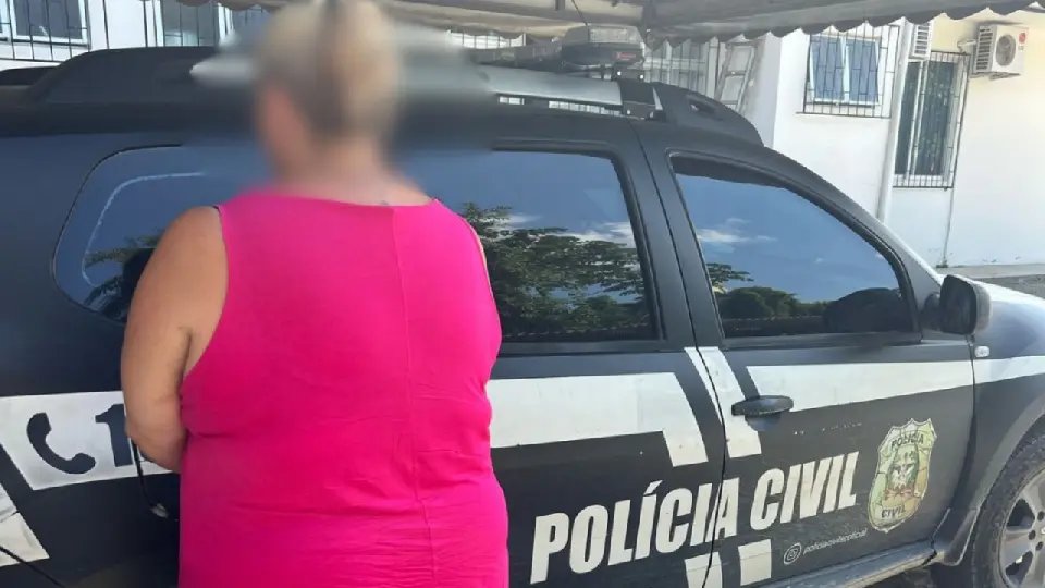 Mulher é presa suspeita de aplicar golpes em cervejarias