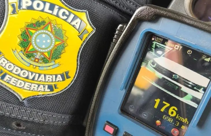Carro é flagrado a 176 km/h na BR-470