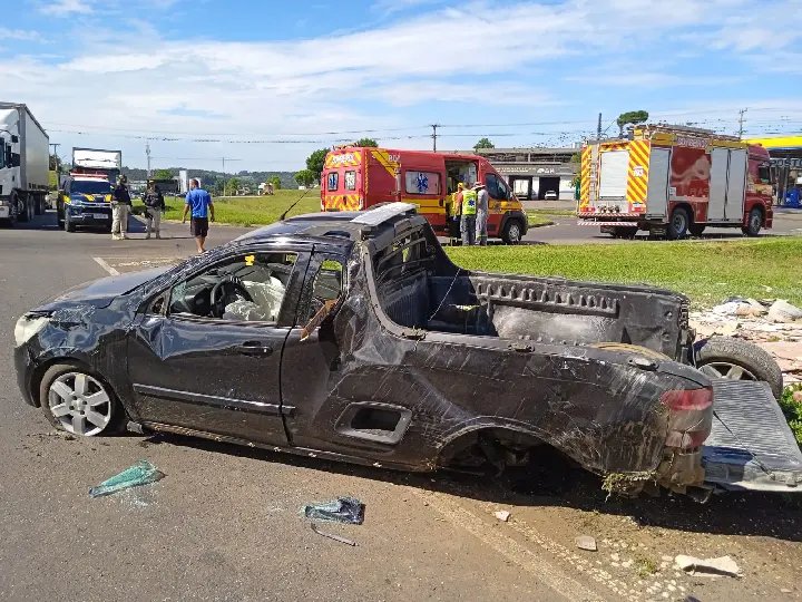 Acidente entre carro e caminhão deixa dois feridos na BR-282