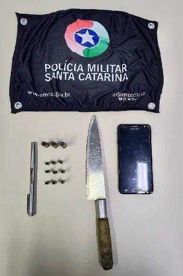 PM prende homem com arma de fogo em formato de caneta