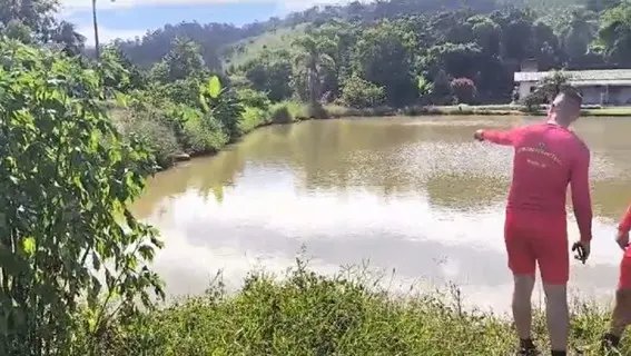Menino de 2 anos morre após se afogar em lagoa