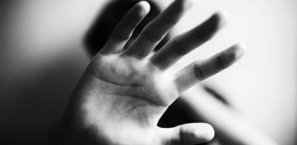 Mulher é agredida com socos e chutes pelo namorado
