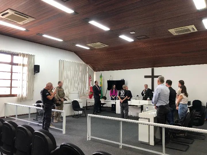 Júri condena homem por agressão motivada por ciúmes em Brusque