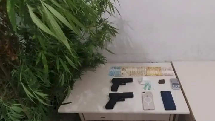 Casal é preso por tráfico de drogas, maus tratos e abandono de incapaz