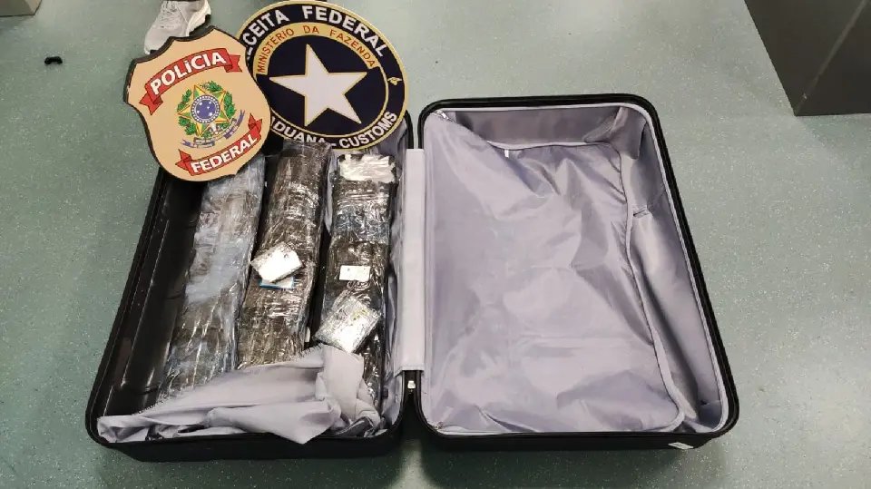Passageiro é preso com R$ 700 mil em drogas em aeroporto