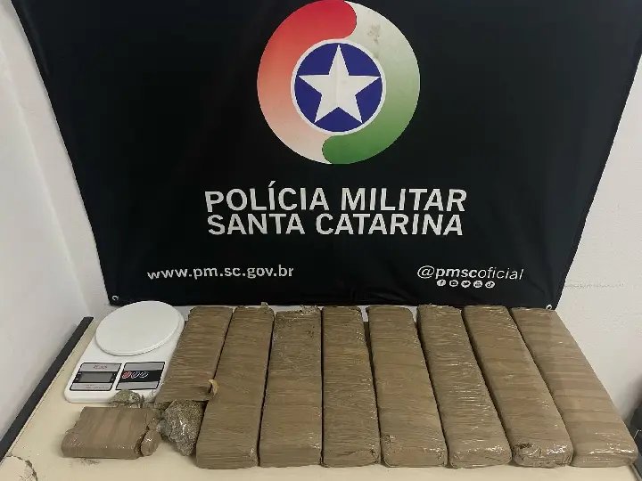 Ação da PM resulta na prisão de dois suspeitos por tráfico em Brusque