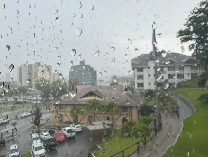 Brusque pode enfrentar chuva intensa nesta terça, alerta Defesa Civil