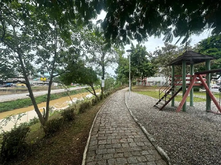Praça no Centro recebe trabalhos de revitalização