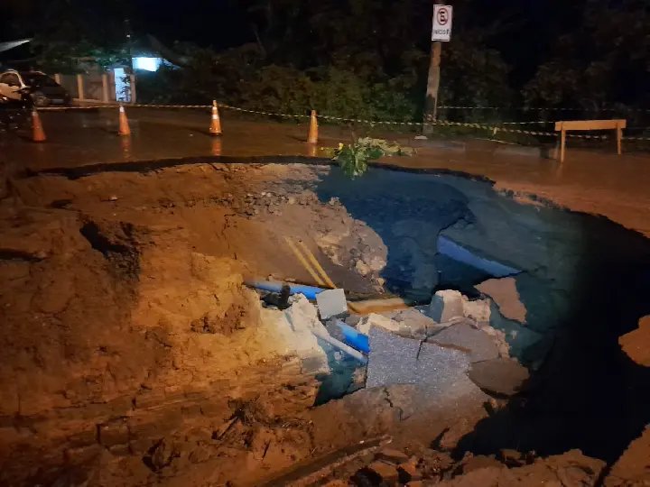 Fortes chuvas rompem galeria e bairros de Brusque podem ficar sem água
