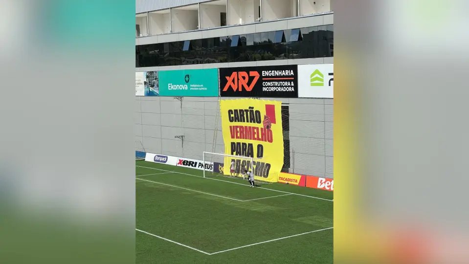 (VÍDEO) TJD-SC interdita o estádio Augusto Bauer após incidente com banner da FCF
